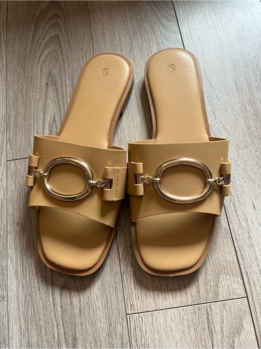 Amazon Essentials Women's Tan Slide Sandals with Gold O-Ring Accent
